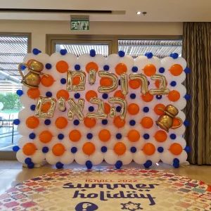 קיר בלונים חנוכה כתום כחול