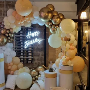 קשת בלונים יוקרתית שמנת זהב