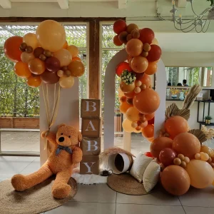 עמדת בייבי בוהו בגווני טרקוטה