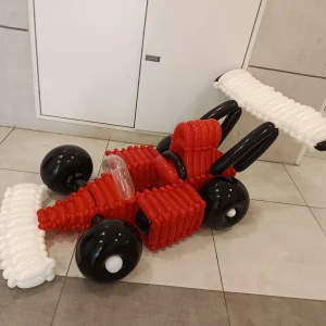 מכונית מירוץ מבלונים תלת ממדית