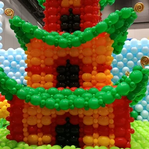 פגודה סינית ענקית מבלונים