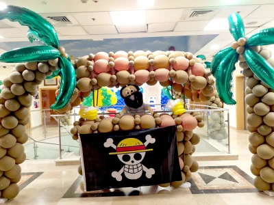 עמדת צילום וואן פיס מבלונים